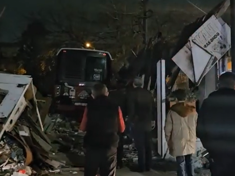 "Baku Bus"ın sürücüsü infarkt keçirdi, qəza törətdi&nbsp;- VİDEO