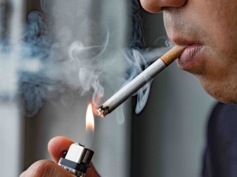 Evdə siqaret çəkən kişi yanaraq öldü