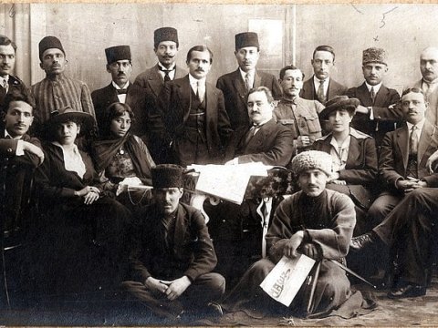 Bir şəklin tarixçəsi: Rəsulzadə və Hacıbəyli - İki əqidə dostu bir arada - FOTO