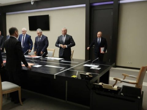 Putin Təhlükəsizlik Şurasını topladı