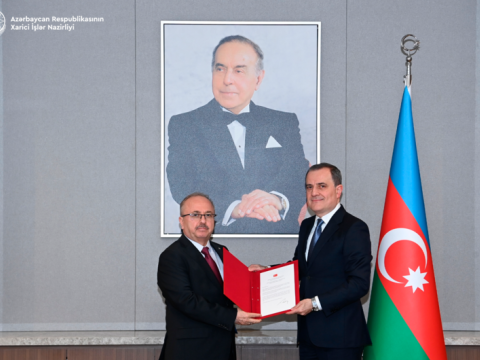 Yeni səfir etimadnaməsinin surətini nazirə TƏQDİM ETDİ