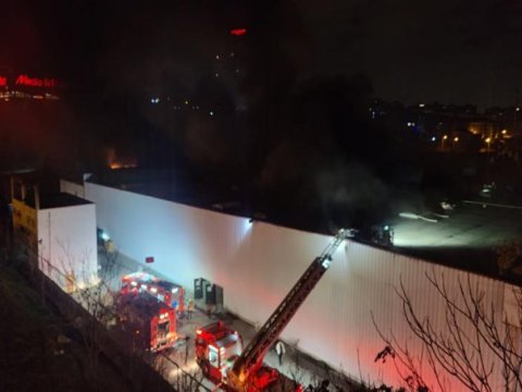 İstanbulda supermarketdə böyük YANĞIN