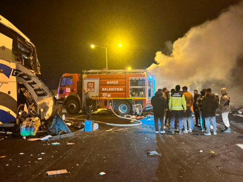 Türkiyədə ağır yol qəzası - 1 ölü, 19 yaralı