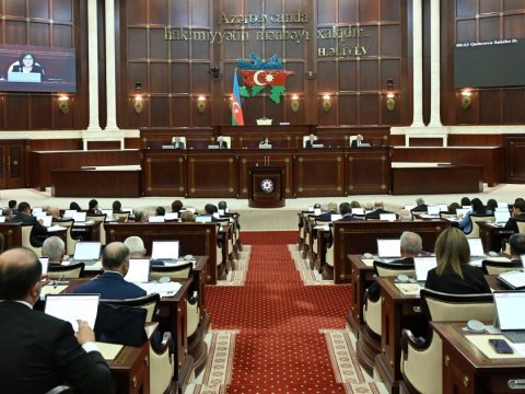 Milli Məclisin iclası başladı - Gündəlikdə 16 məsələ var