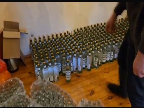 Saxta spirtli içkilər hazırlayan 5 nəfər saxlanıldı