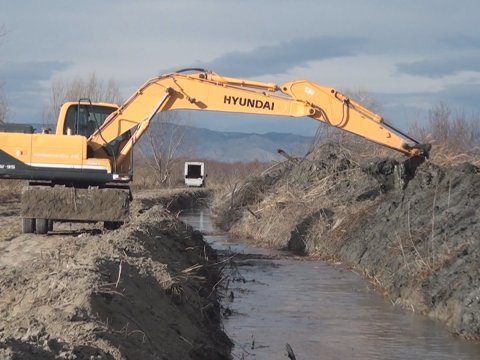 Əkin sahələrinin suvarılması üçün kanallar təmizlənir - FOTOLAR