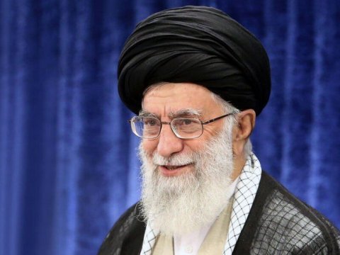 Xamenei üç mindən çox məhbusu əfv etdi