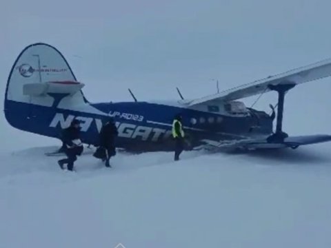 Qazaxıstanda təyyarə qəza enişi etdi