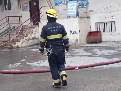 Binəqədidə yaşayış binasında yanğın - Zərərçəkənlər var