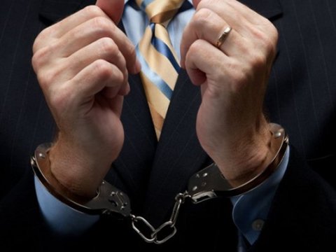 Vəzifəli şəxslər məhkəmə zalında həbs edildi