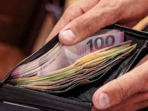 Azərbaycanda orta aylıq əmək haqqı 1000 manatı keçdi