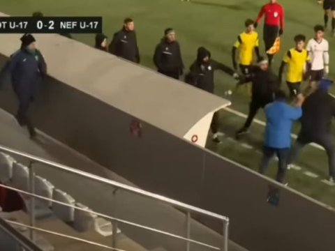 "Neftçi"nin baş məşqçisini döydülər - VİDEO