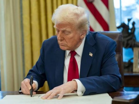 Tramıp Beynəlxalq Cinayət Məhkəməsinə sanksiya tətbiq etdi