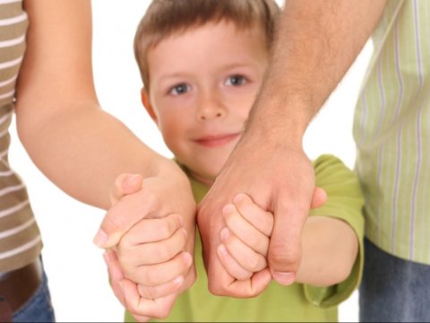 Azərbaycanda daha 6 uşaq övladlığa verildi