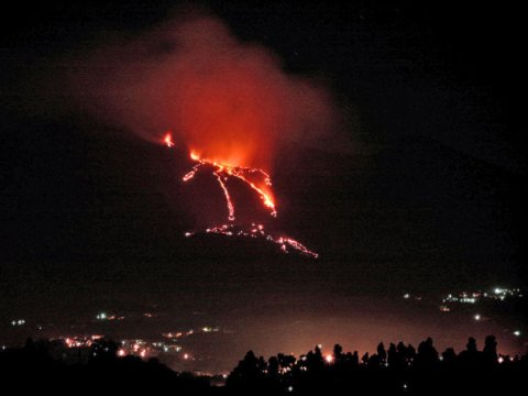 Avropanın ən böyük aktiv vulkanı yenidən oyandı