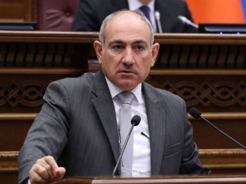 Paşinyan Parisə getdi