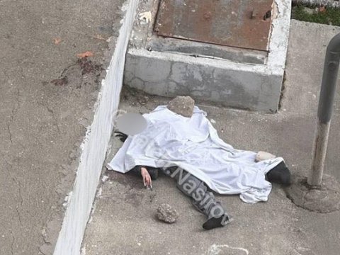 Bakıda gənc qız özünü çoxmərtəbəli binadan atdı