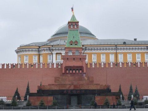 Lenin mavzoleyi BAĞLANIR