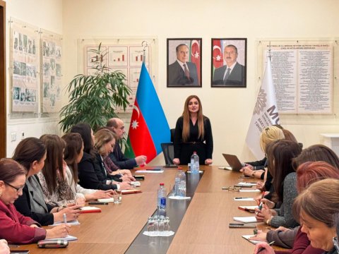 Məktəb direktorları ilə görüş keçirilib