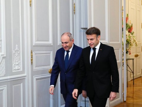 Paşinyan Makronla sülhü müzakirə etdi