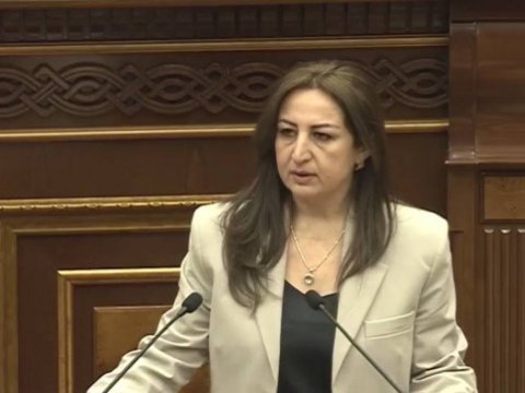 Yol qəzasında ölən deputatın mandatı bu qadına verildi