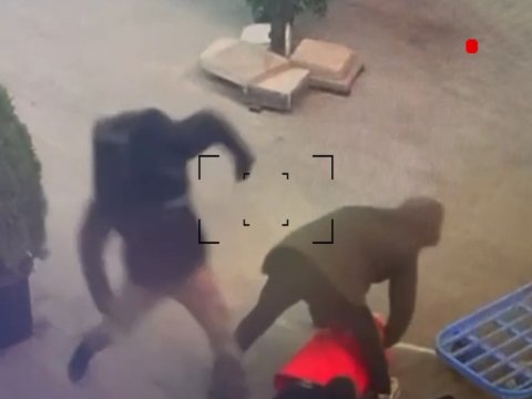 Bakıda maskalı şəxslər restoranın kassasını talayıblar