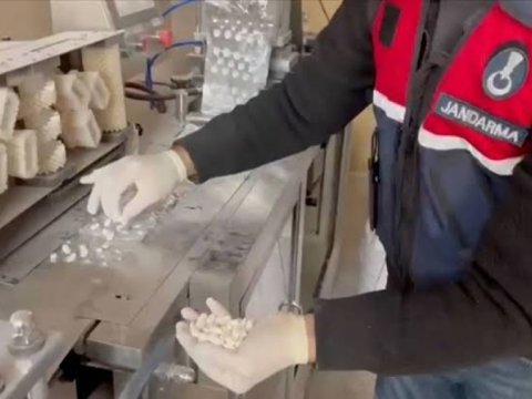 Saxta xərçəng dərmanı istehsal edən qrup zərərsizləşdirildi