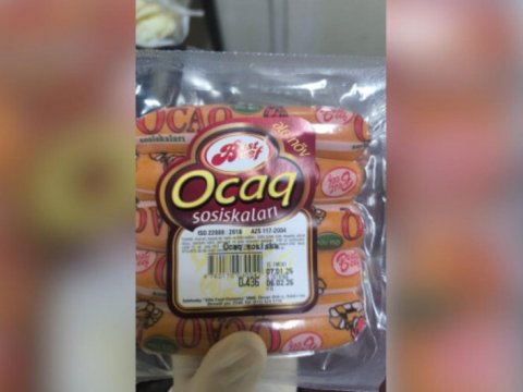 Mağazalarda satılan bu sosisdə donuz əti AŞKARLANDI