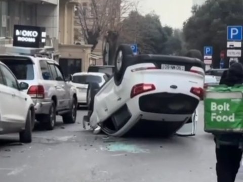 Bakıda "Kia" 4 maşını əzib aşdı - Hadisə yerindən GÖRÜNTÜLƏR