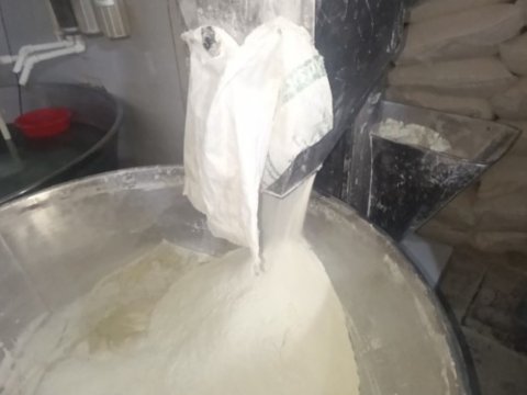 Çörəkdən siqaret kötüyü çıxdı - Müəssisədə yoxlamalar başladı