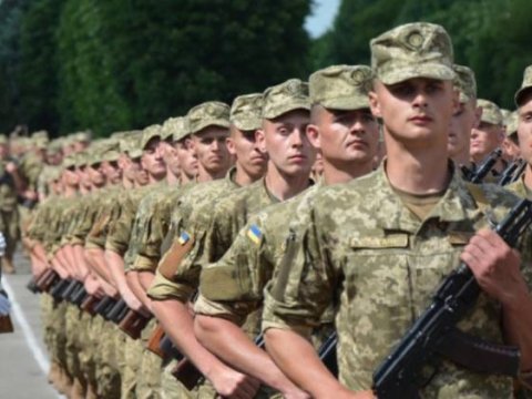 Ukraynada 18-24 yaş arası kişilər müqavilə ilə hərbi xidmətə cəlb edilir