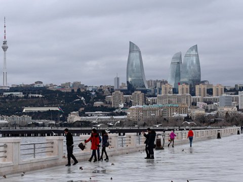 Duman, yağış, 10 dərəcə isti -&nbsp;Günün havası