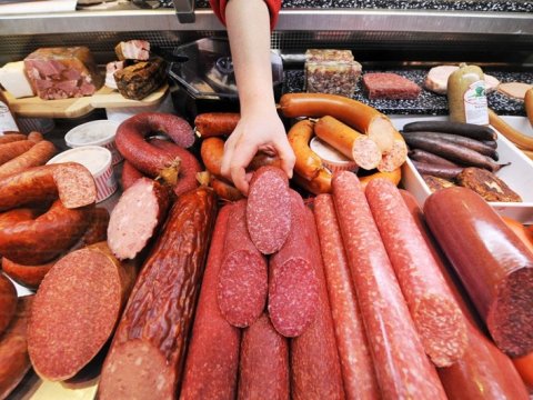 "Halal kolbasa"da donuz əti... - İnsanları aldadanları hansı cəza gözləyir?
