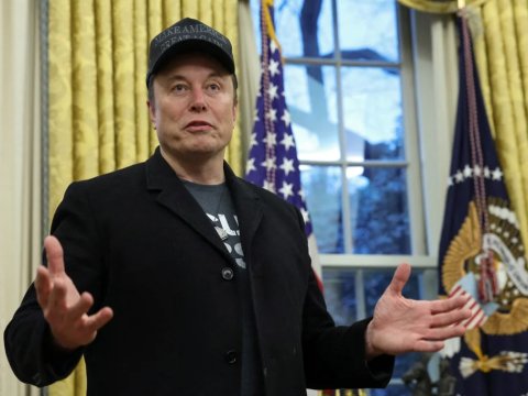 İşləri çox olduğuna görə Ağ Evdə yatır