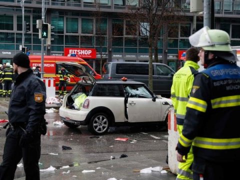 Münxendə maşını mitinq iştirakçılarının üzərinə sürdülər -&nbsp;20 nəfər yaralandı