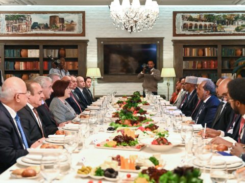 Spiker Somali Prezidenti ilə birgə nahar etdi - FOTO