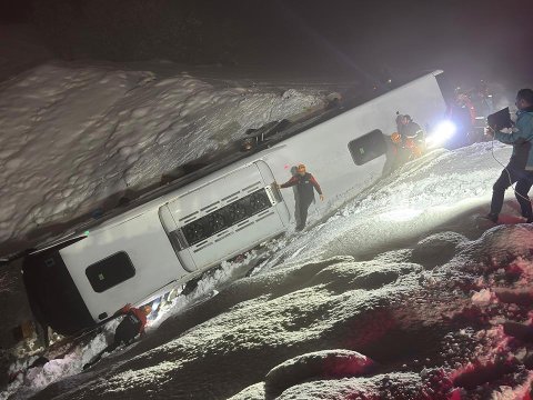 Türkiyədə avtobus dərəyə aşdı - ölü və yaralılar var