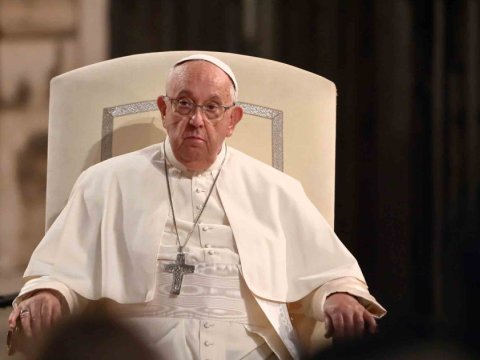 Roma Papası xəstəxanaya yerləşdirildi