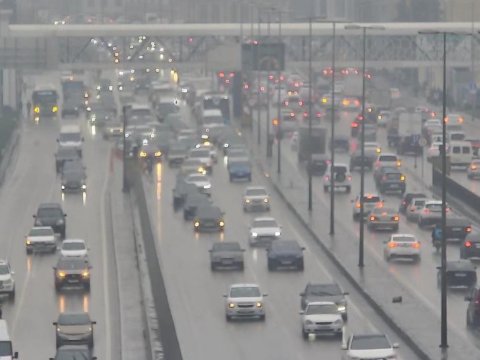 Nasaz maşın yolda qaldı, tıxac yarandı