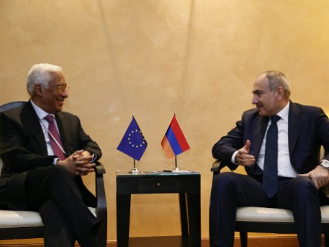 Paşinyan Avropa İttifaqının Prezidenti ilə sülh danışıqlarını müzakirə etdi