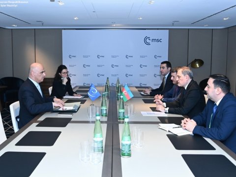 Ceyhun Bayramov Bersetlə görüşdü