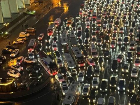 Bakıda gecə tıxacı - SİYAHI