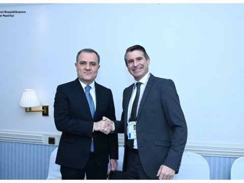 Ceyhun Bayramov britaniyalı nazirlə bir arada