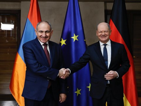 Paşinyan Şoltsla Azərbaycanı müzakirə etdi