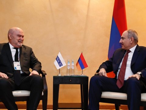 Siniroğlu bu dəfə Paşinyanla görüşdü