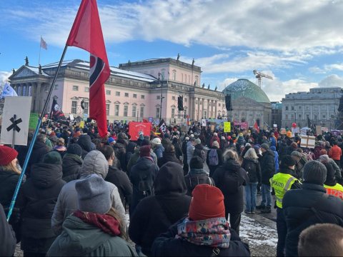 Berlində 30 min nəfər küçəyə çıxdı