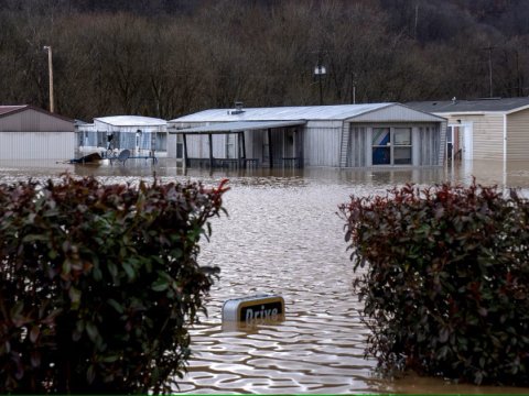 Fırtına 11 nəfərin həyatına son qoydu