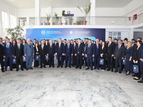 Yüz tələbəyə adlı təqaüd verildi - FOTO