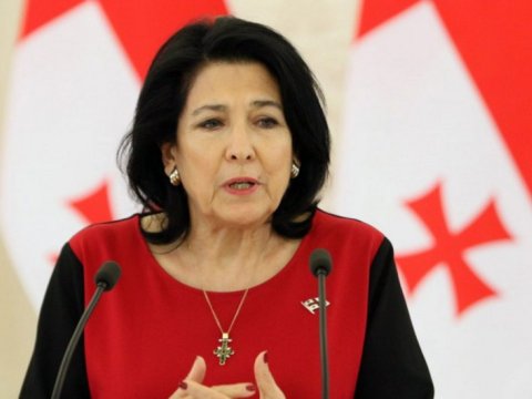 Zurabişviliyə yumurta atdılar - ANBAAN GÖRÜNTÜLƏR