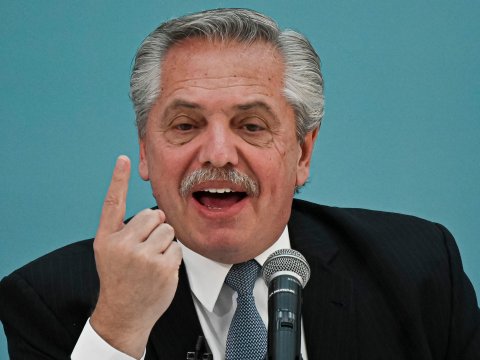 Sabiq prezident vəzifədə olarkən arvadını döyürmüş